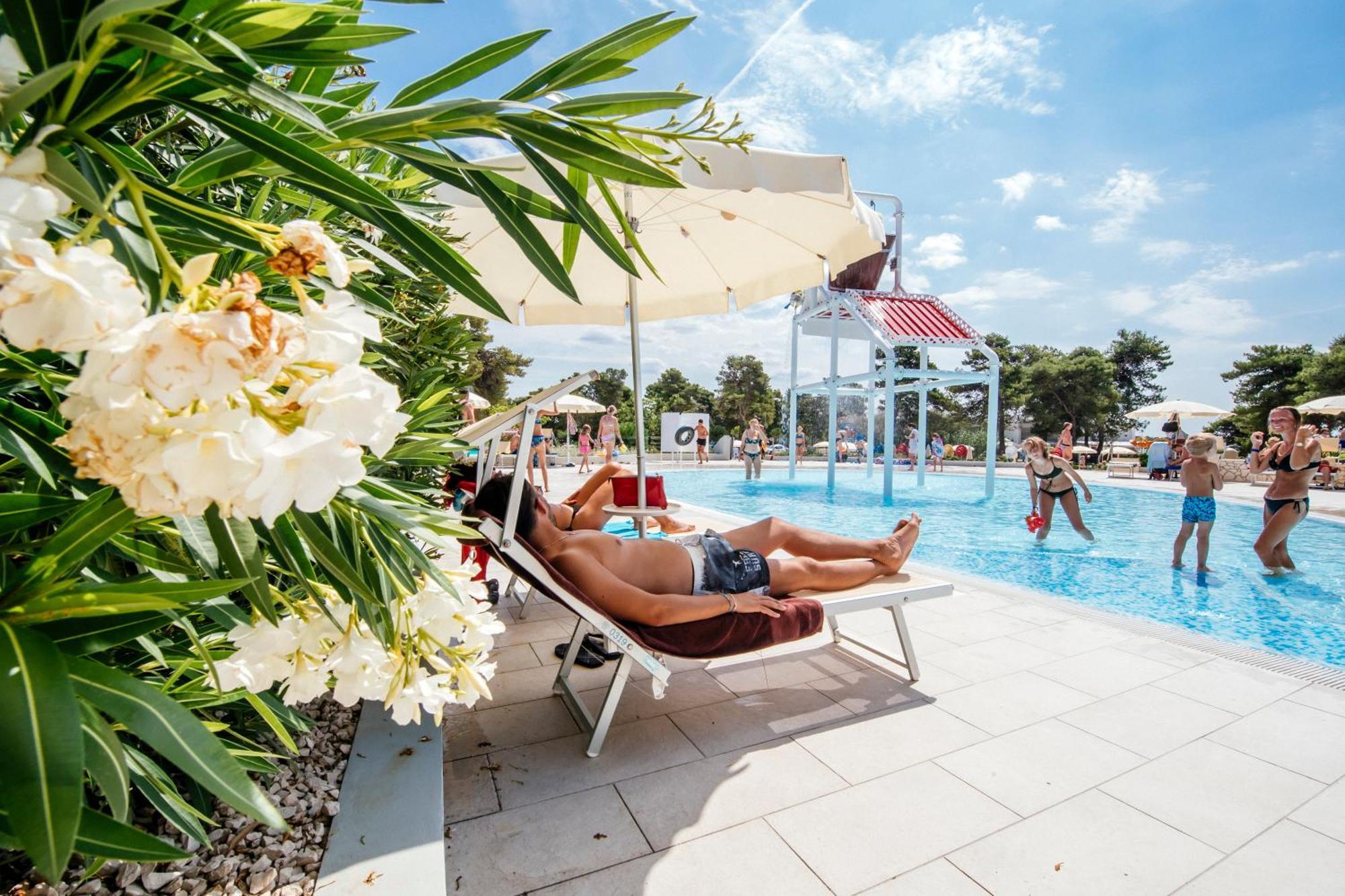 Zaton Holiday Resort Glamping Tents Nin Kültér fotó