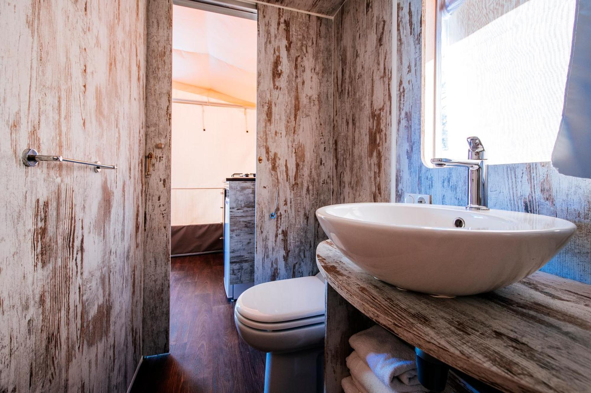 Zaton Holiday Resort Glamping Tents Nin Szoba fotó